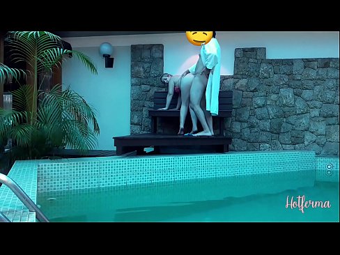 ❤️ O xefe invita a criada á piscina, pero non puido resistirse a un quente Porno en % gl.123sex.ru % ❌️